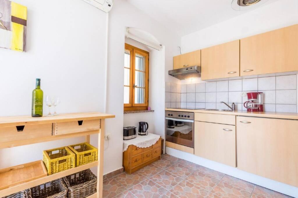 Tin 2 Apartment เวอร์บนิค ภายนอก รูปภาพ